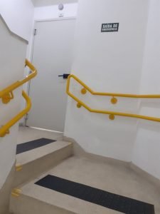 importância das escadas acessíveis